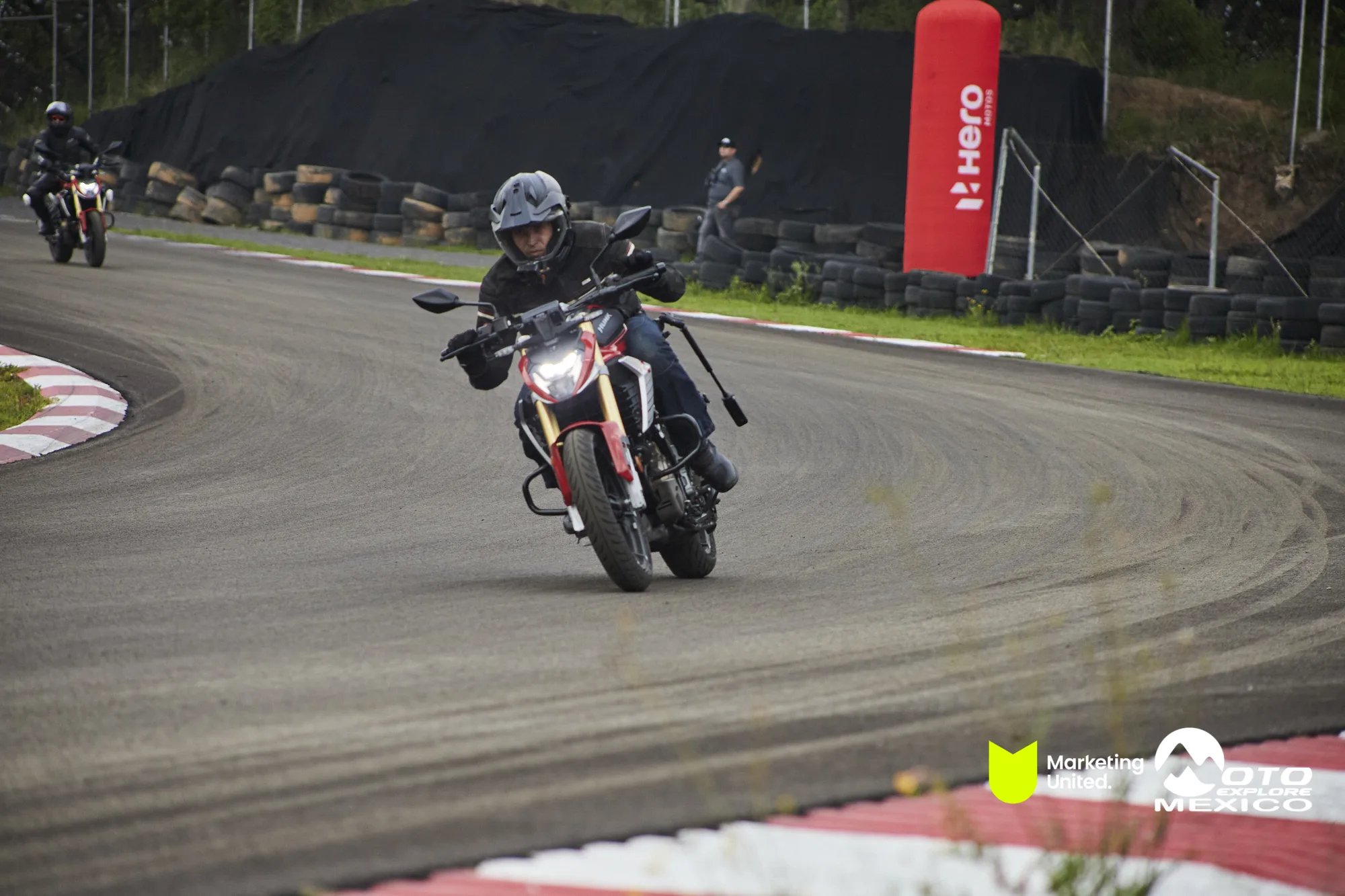 HUNK TRACKDAY 408